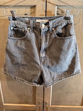 Levi’s High Loose Black Denim Women’s Shorts Size 27